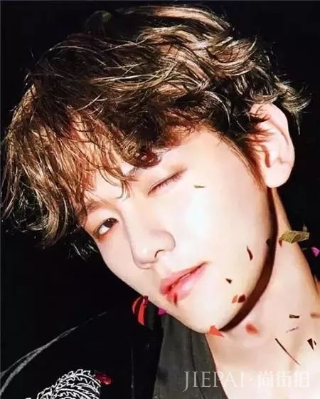 简单男生纹理烫 暖男帅气发型图