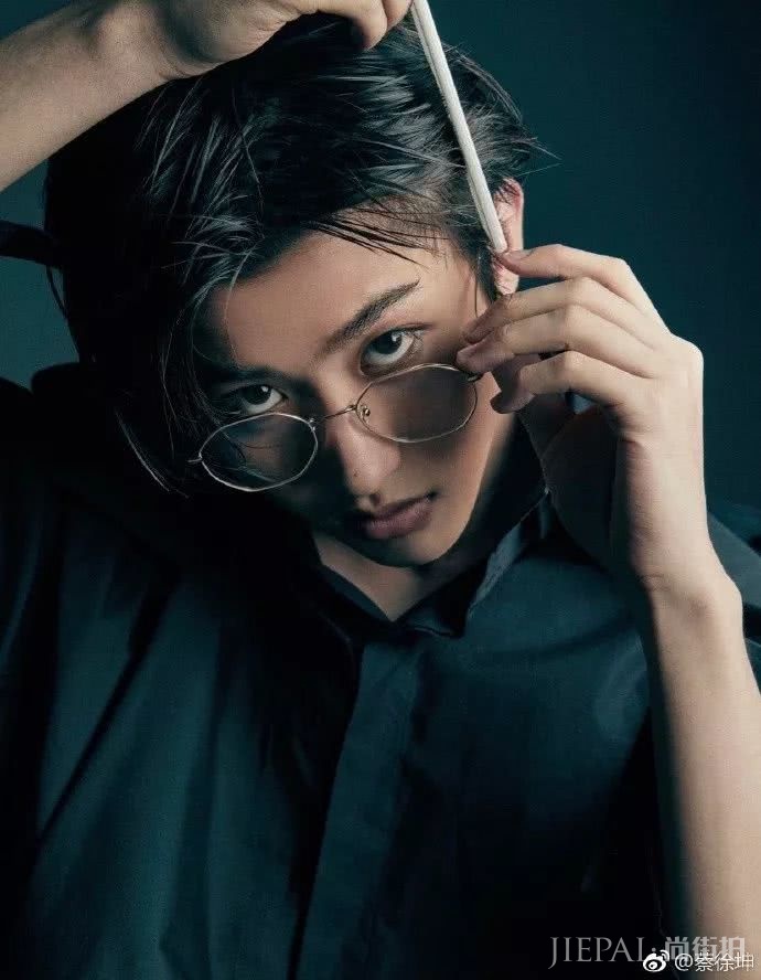 你不理解为什么有人粉蔡徐坤,就像你爸当年不理解你追周杰伦