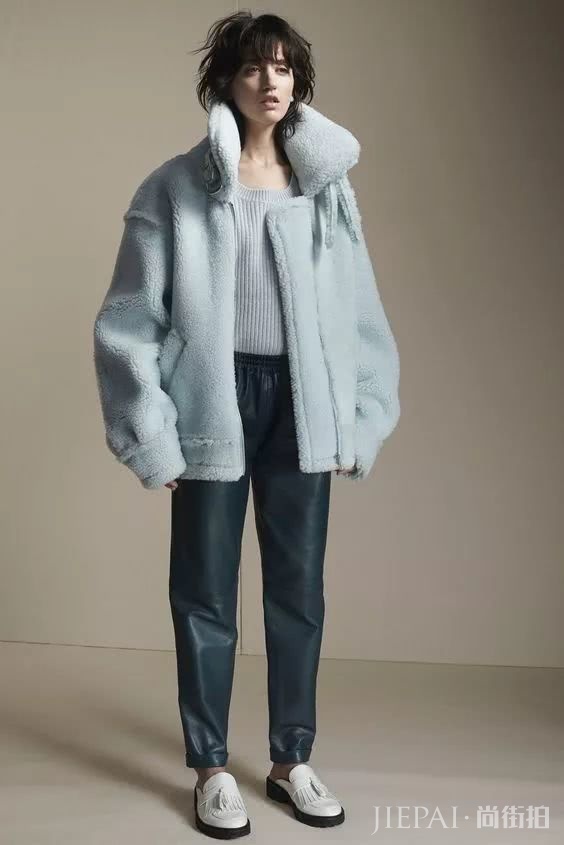 今冬最火外套TOP1，比大衣暖和，比羽绒服时髦