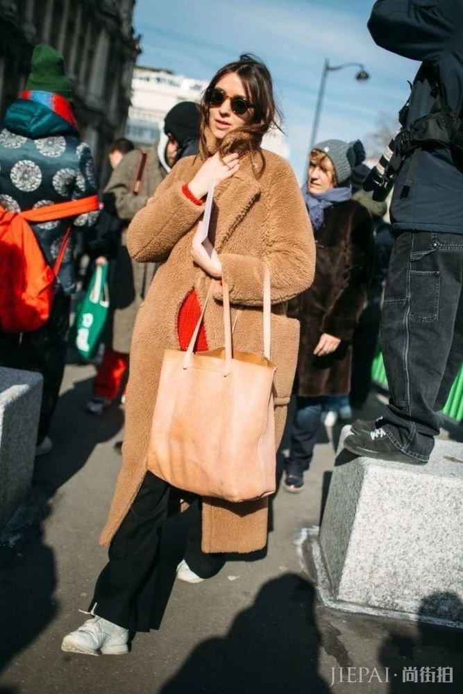 今年超流行的外套，比大衣还好穿！