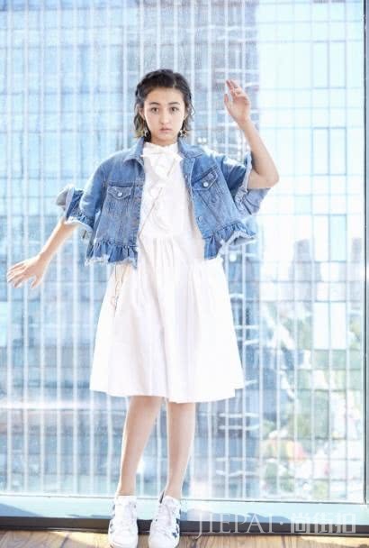 张子枫亮相活动,穿衬衫高跟鞋秒变“精致少女”,重新美回来啦