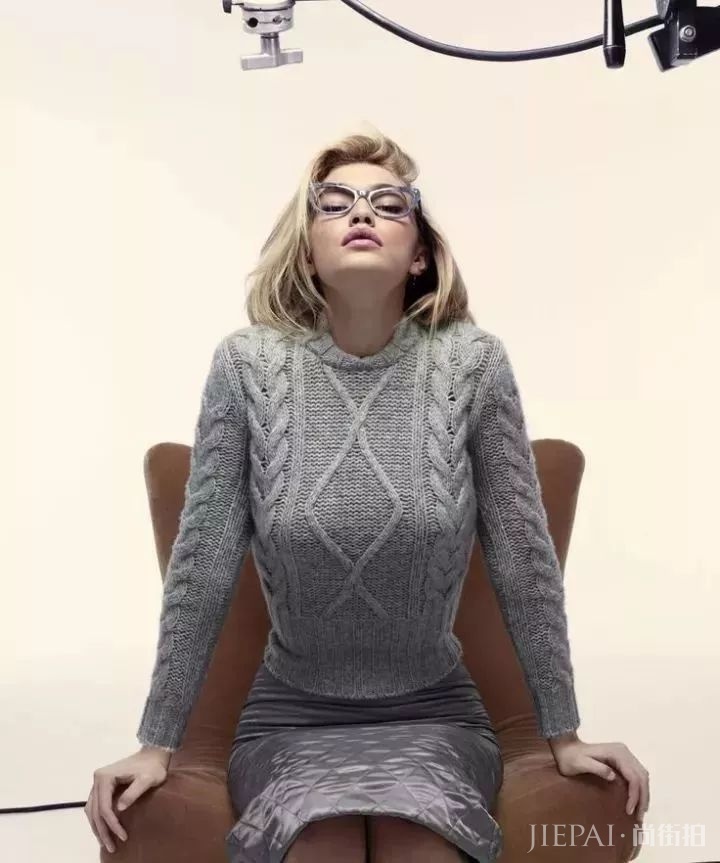 细数今年毛衣的流行色，穿对颜色才最有气质！