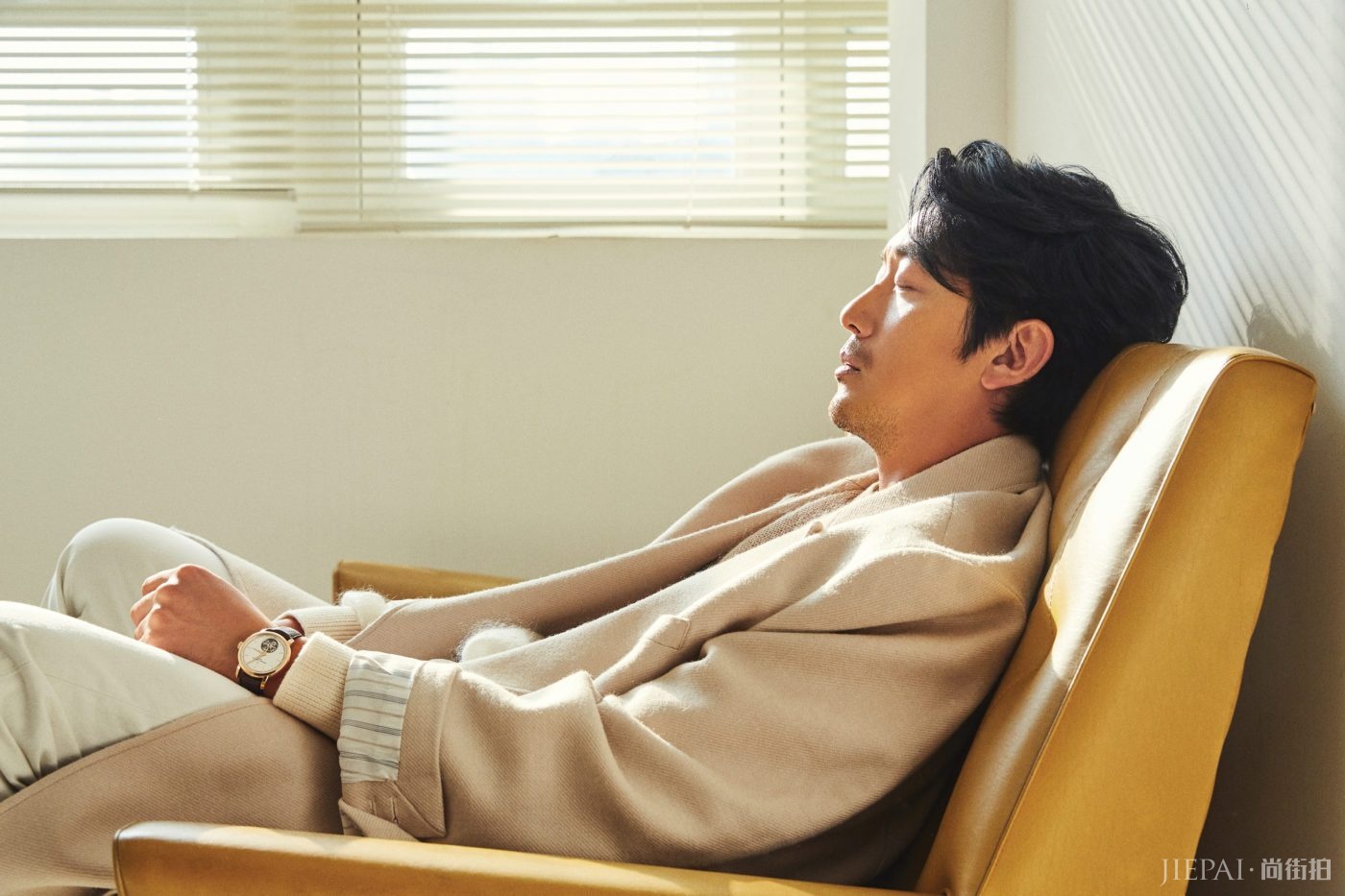 毛衣的冬季穿搭，变身暖男无压力