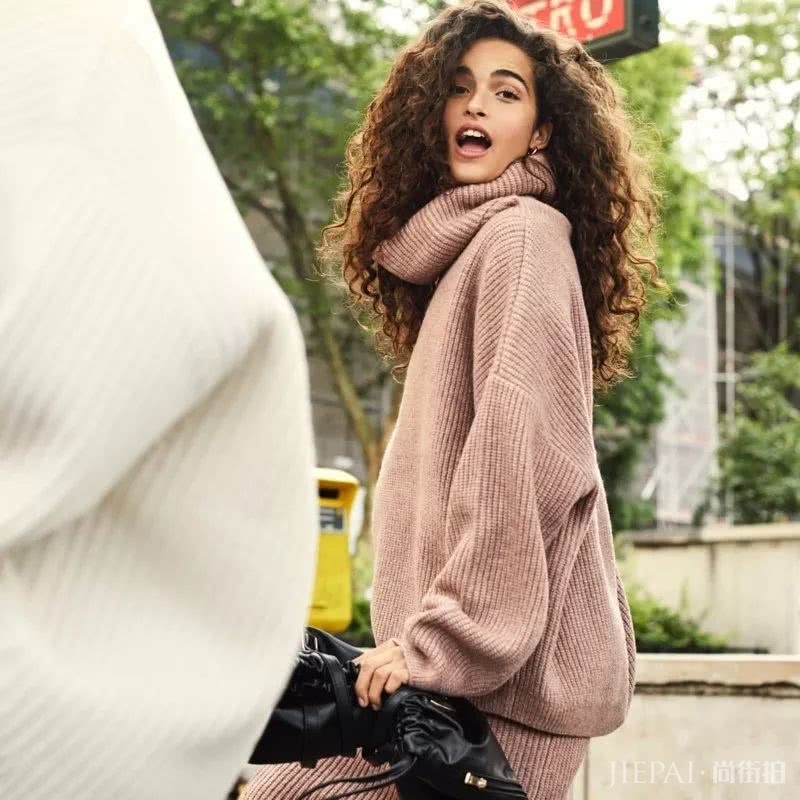 这个冬季制胜的时髦单品,OVERSIZE 毛衣搭配攻略来了