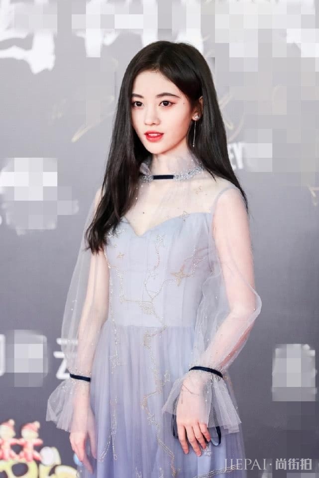 鞠婧祎这美貌也是没谁了，尤其是穿长裙的样子，太仙了