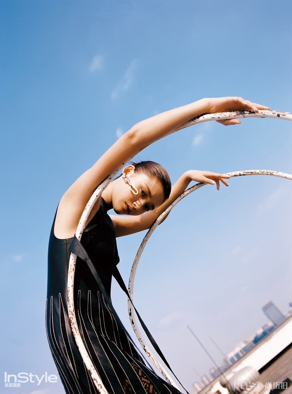 林允封面大片曝光 尽显少女灵动清新