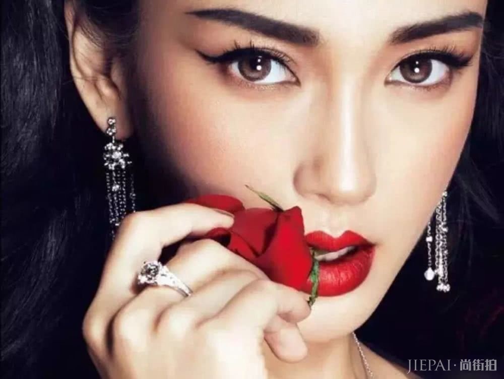 完美节日妆容靠的不是粉底,而是它