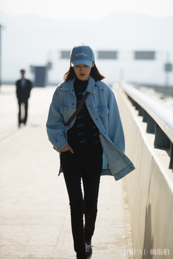 李沁蕾丝裙宽腰带穿出175气场,太美了!