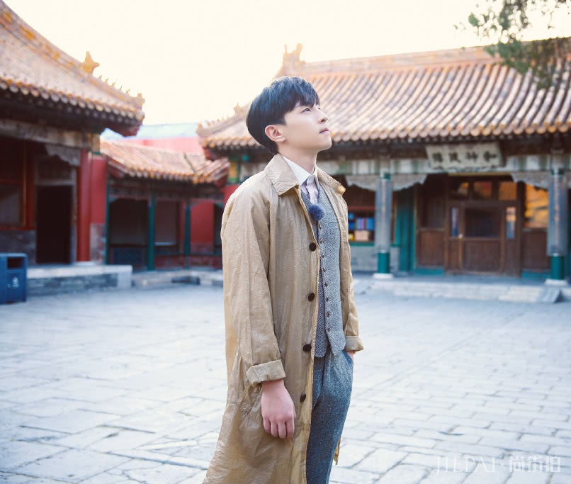 邓伦9套故宫造型，穿了一身奶奶绿！