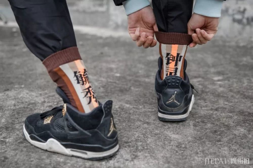 骚气衬衫配保温棉服，最后袜子暖你双脚