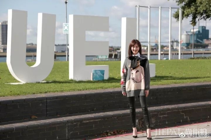 毛衣+衬衫才是今年秋冬最温暖的叠搭套路！