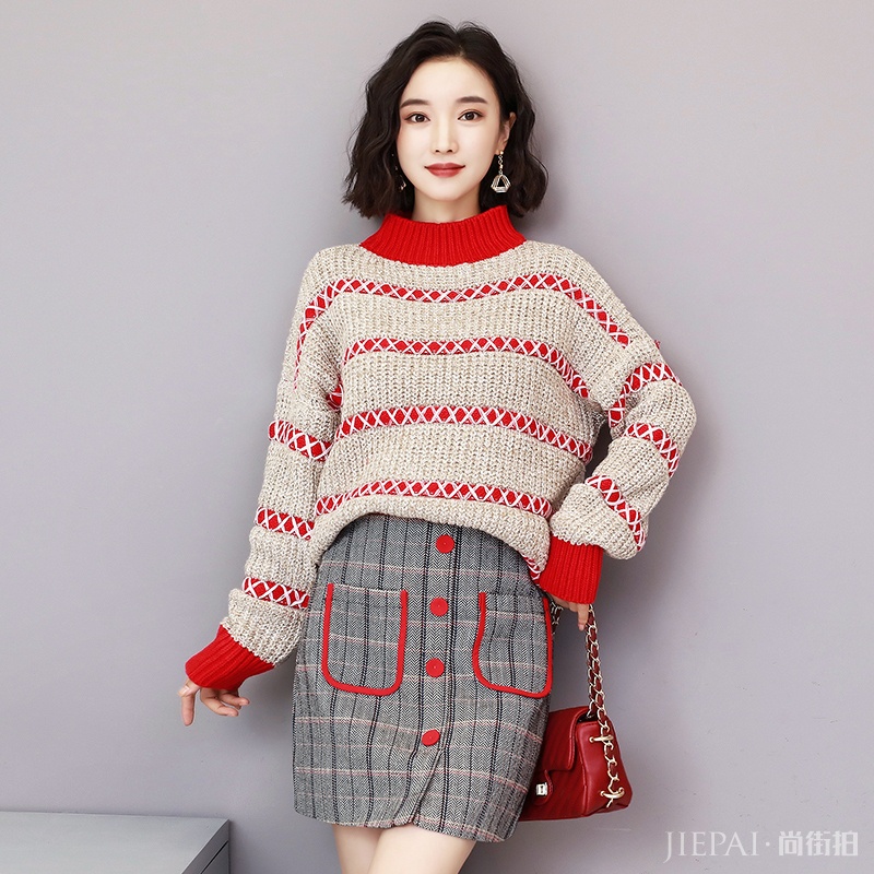 毛衣裙+短皮靴，美到心醉