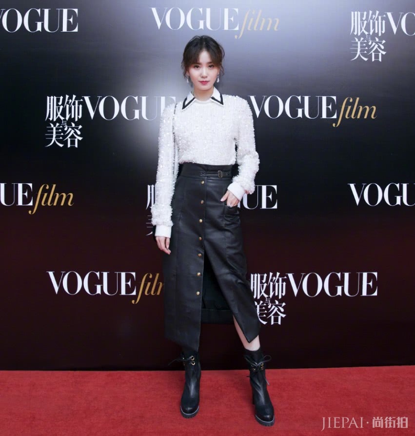 刘诗诗把直筒裙穿成了开叉裙,吴奇隆看完要生气!