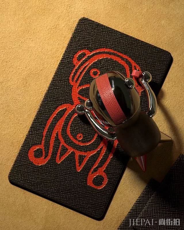 Prada、Gucci圣诞限定包包,妹子们都喜欢的约会单品