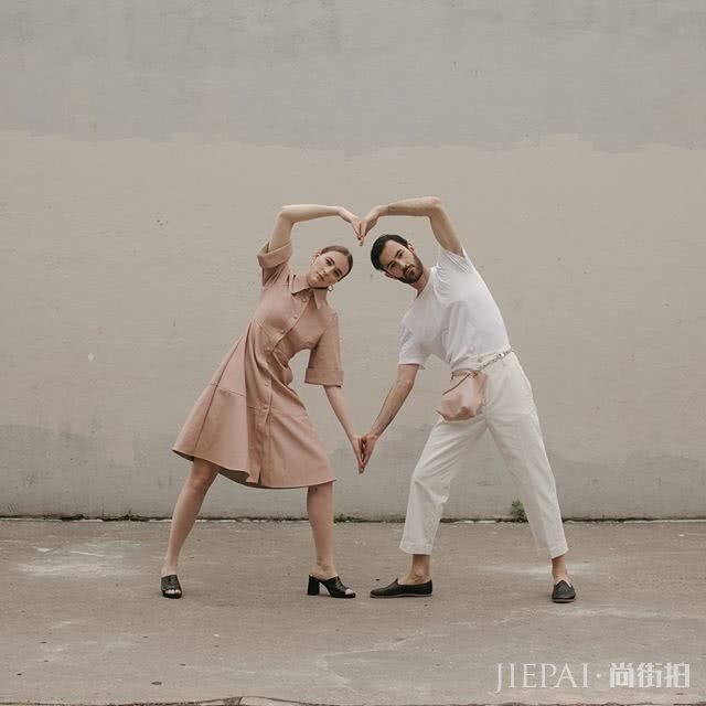 3年来每天都穿情侣装！这对法国ins网红果真相爱了