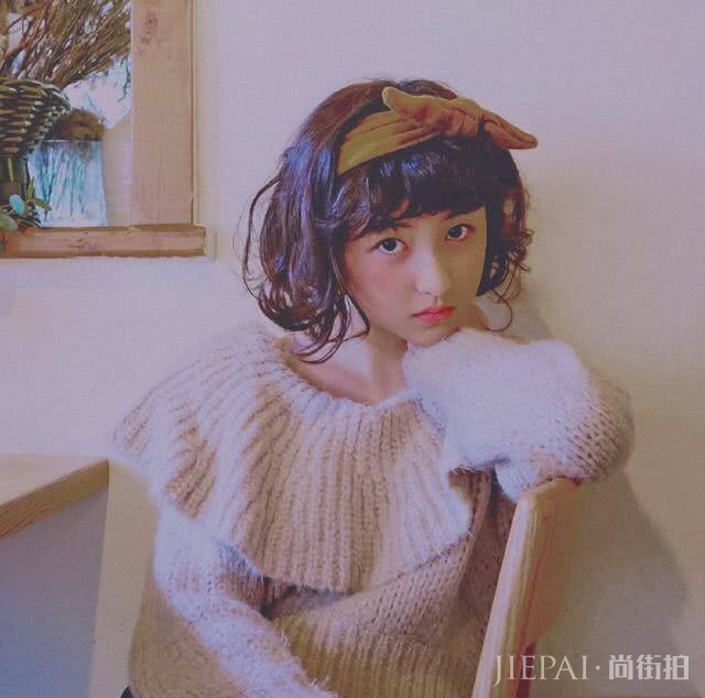 张子枫换卷发美成漫画少女,发型果真很重要啊!