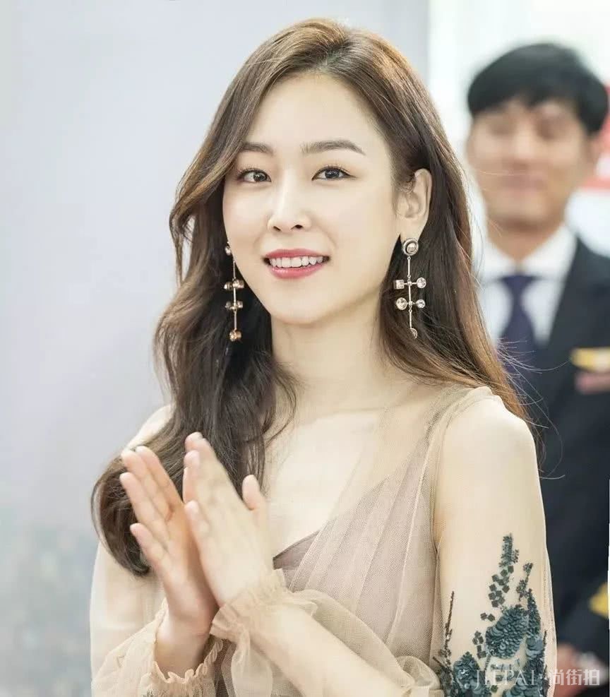 年末派对发型难以抉择！不如从这些热剧中找灵感