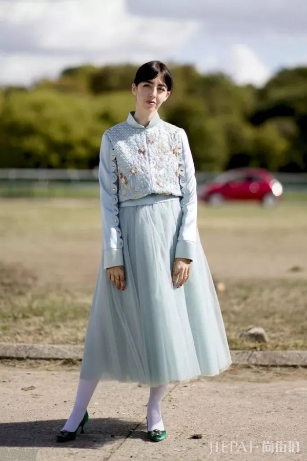 冬天穿裙子太冷？有了这些单品冬天穿裙子美美的