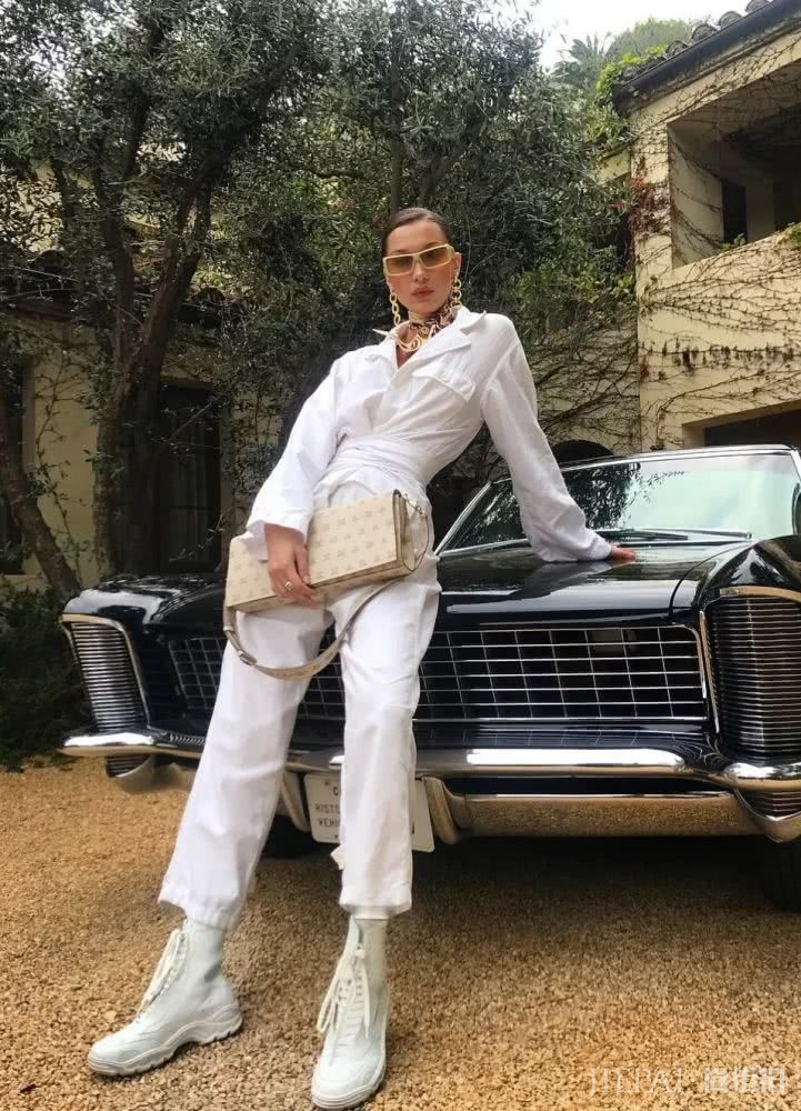 6个最火的拍照姿势，不修图也有大长腿！