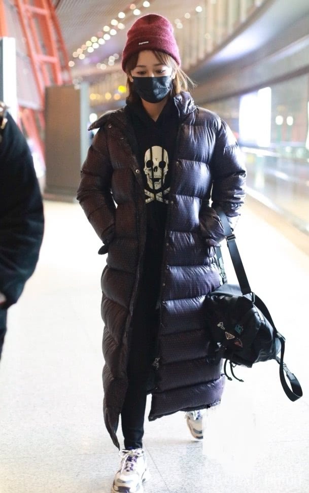 杨紫“软糖鞋”搭配羽绒服,除了显矮也没啥缺点!