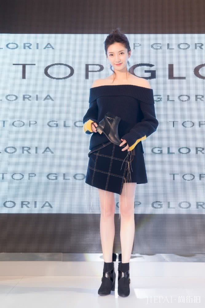 江疏影踩上白色高跟鞋，比超模还有气场