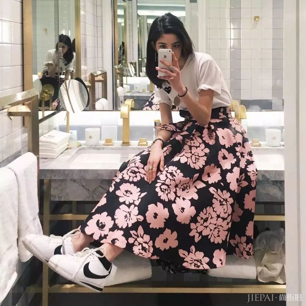 这位“人间香奈儿”玩儿起球鞋来真没男生什么事儿了