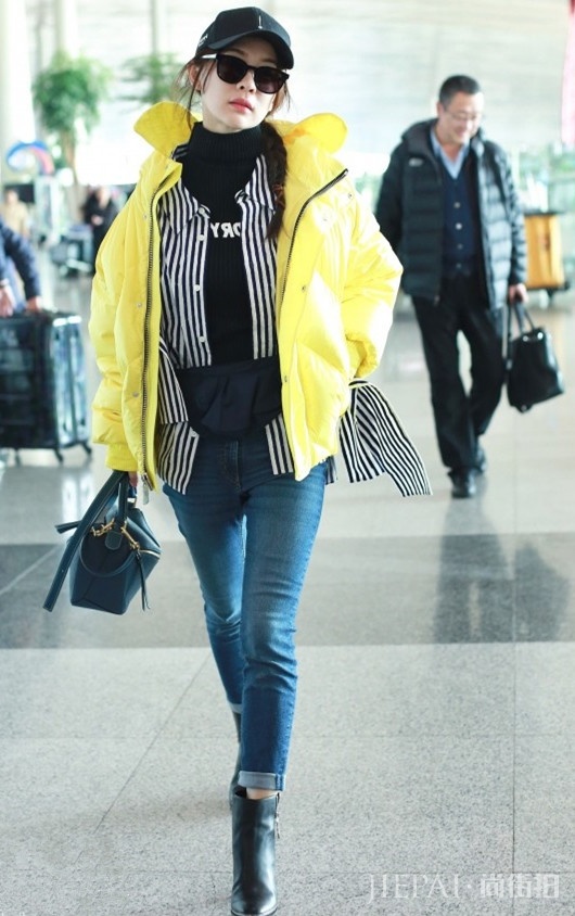 冬季羽绒服＋毛衣，靓丽又洒脱，轻松hold住冷空气