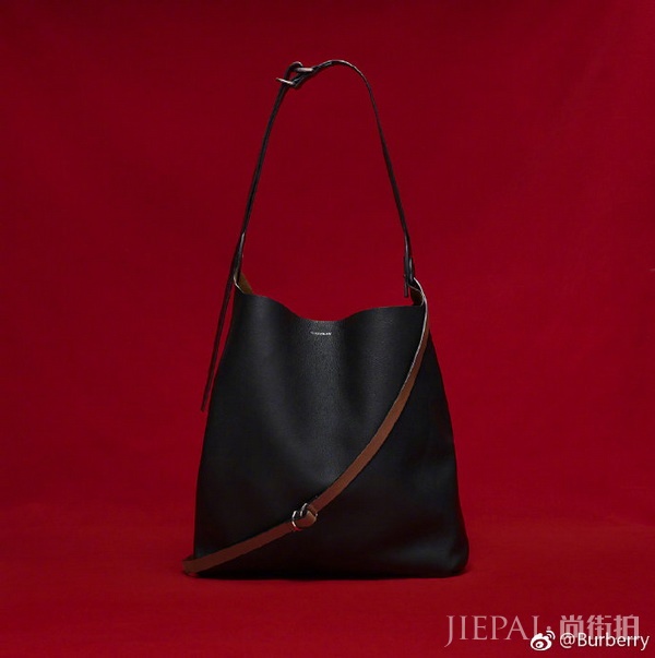 BurberryGifts摩登女士衣橱里的包包