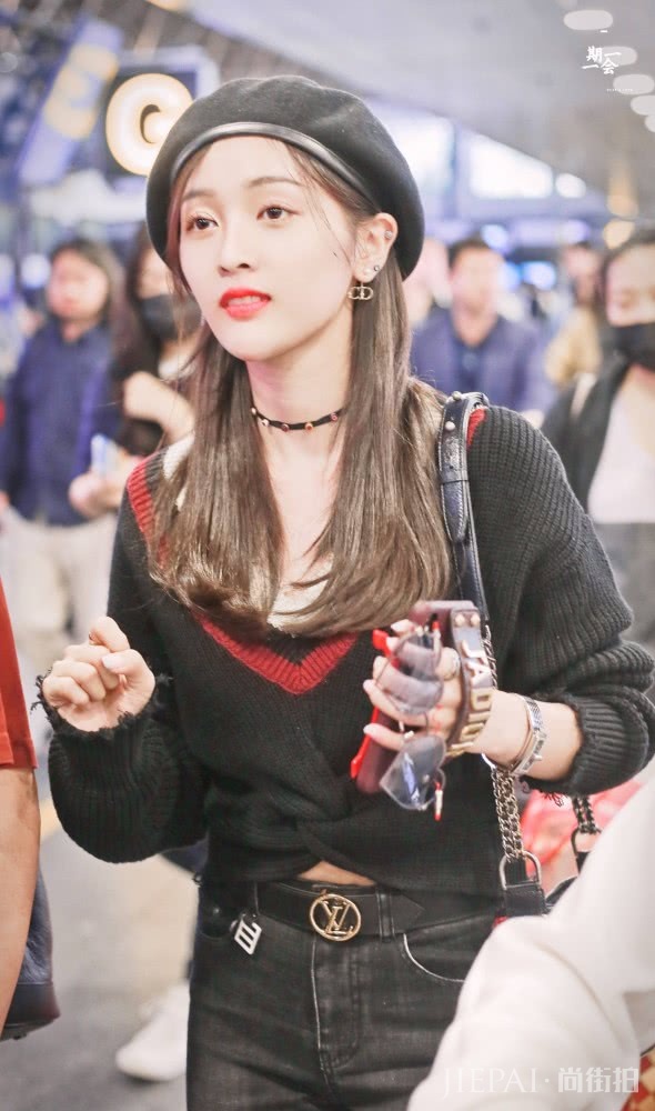 贝雷帽怎么戴好看？看明星示范4个搭配方法，时髦又日常。