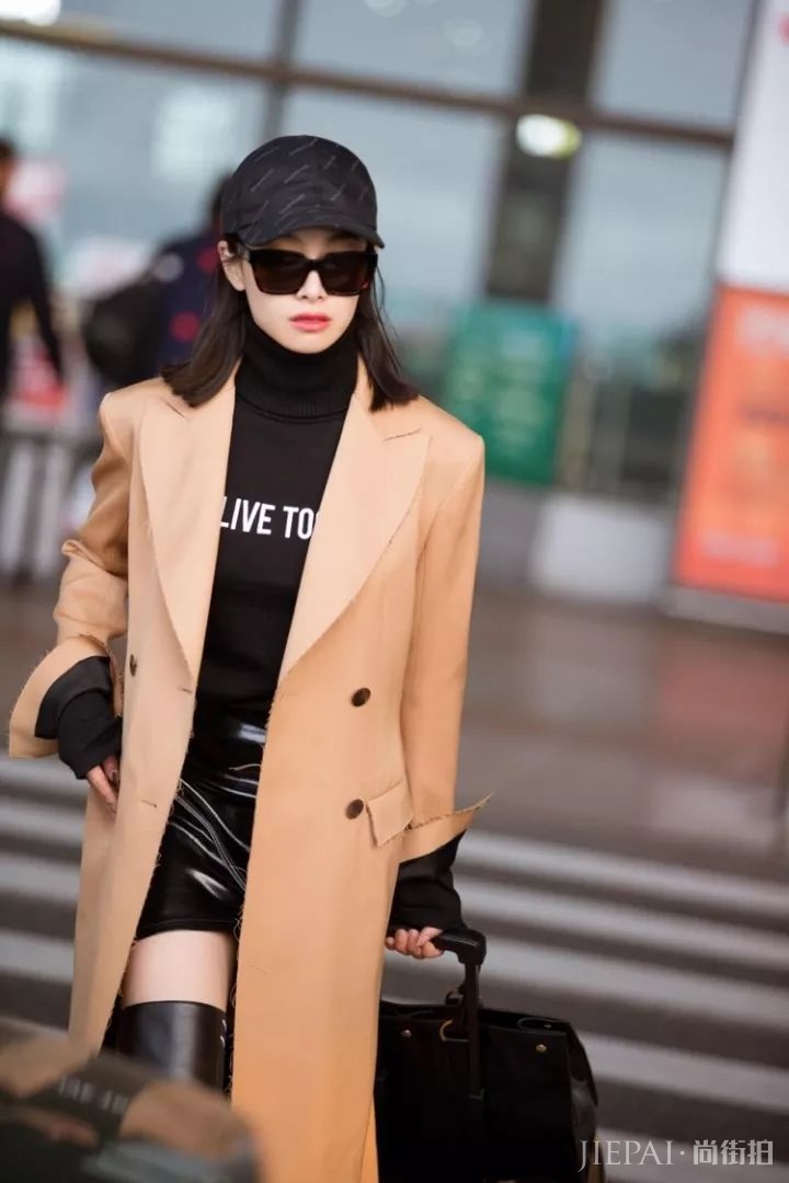 长大衣里面套裙子,竟然这么好看!