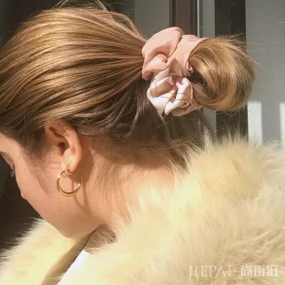 时尚圈太膨胀了吧 小时候1块钱的发圈现在卖到1000 凭什么