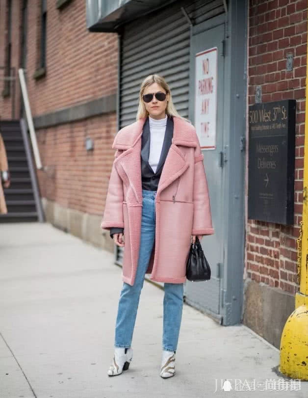 冬季叠穿搭配怎样既不臃肿又好看？像她们这样内搭就很好