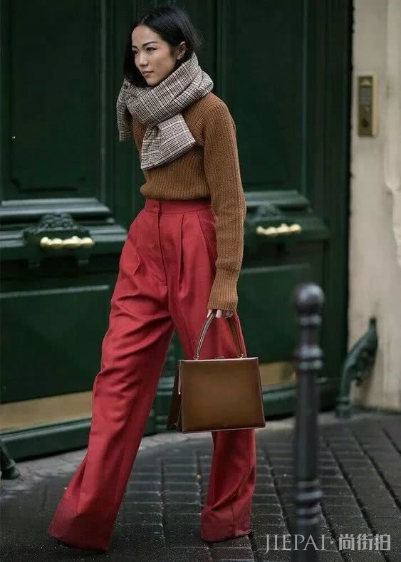 欧美街拍 时尚潮人只靠一条“围巾”立马变优雅