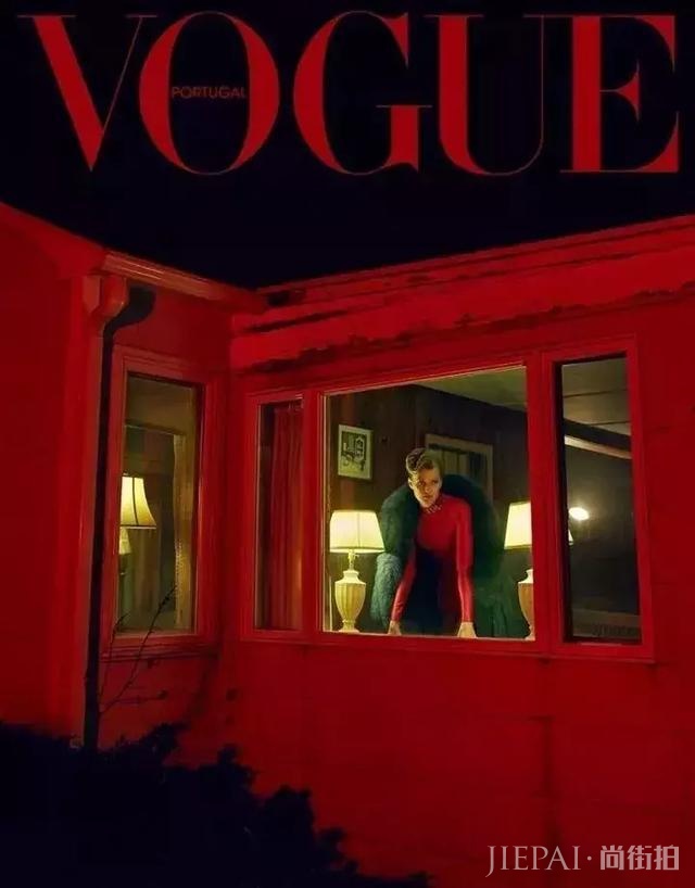 红色大衣怎么穿才不俗气?