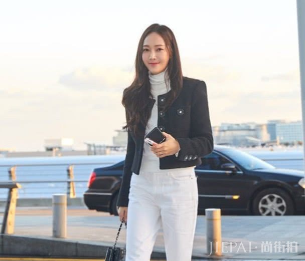 郑秀妍紧身裤穿出休闲裤的既视感,腿不知瘦成啥样