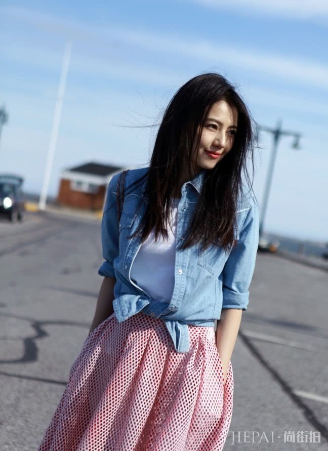 高圆圆hold住蜡笔高跟鞋，年轻不止十岁！