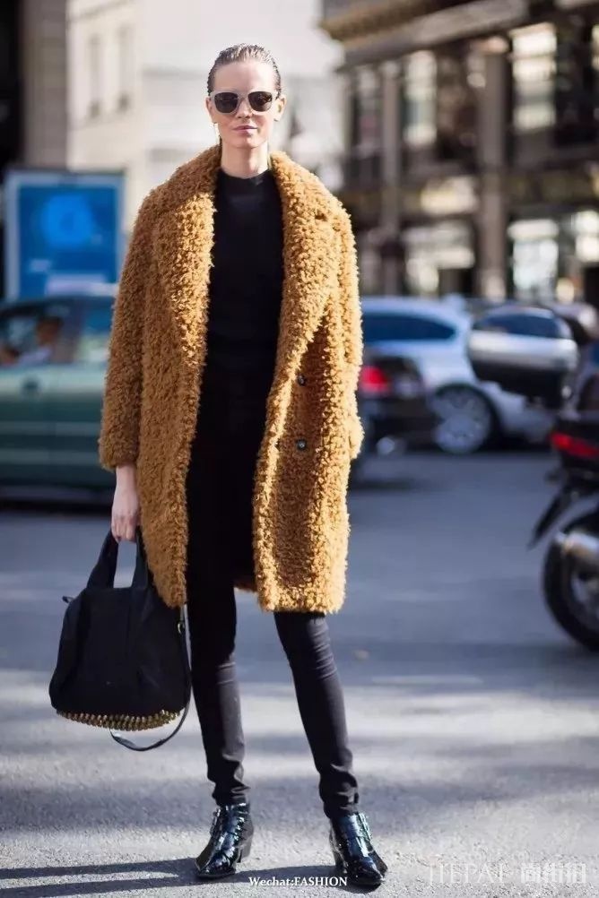 你需要一件温暖又时髦的毛绒外套