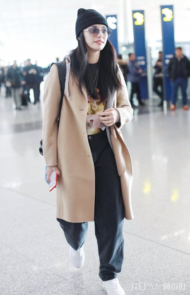 姚晨的“烟囱裤”超显瘦，130斤都可以不用怕！