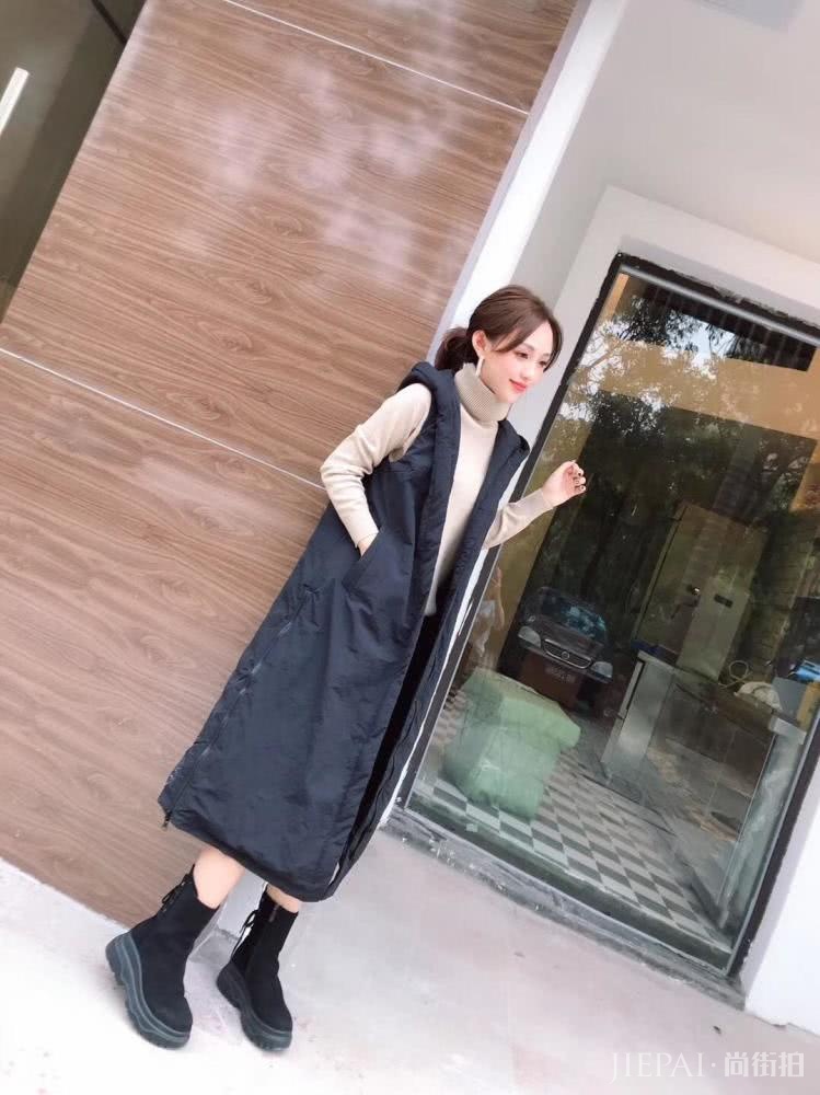 这件羽绒服想低调都很难!秋冬衣服颜值担当,要多美有多美