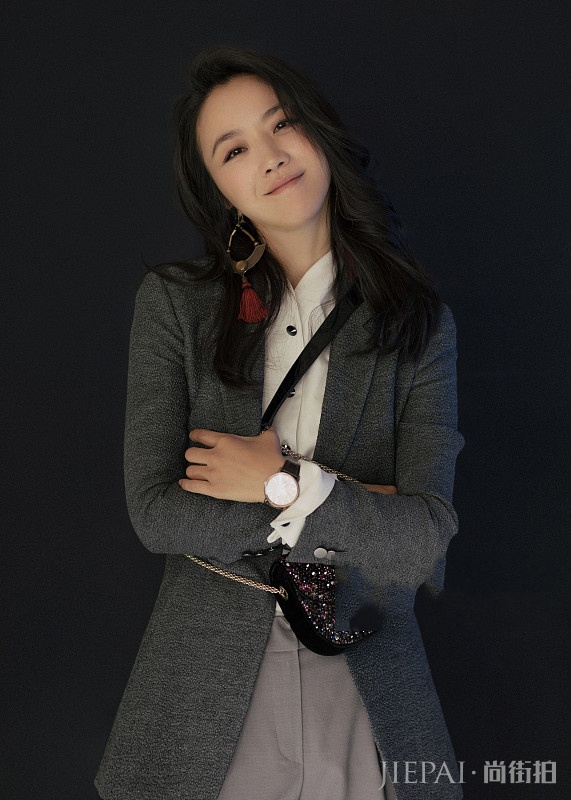 汤唯小西装演绎不一样的女人味,越看越喜欢实力撩人啊!
