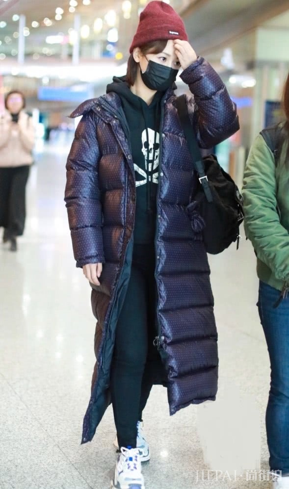 杨紫“软糖鞋”搭配羽绒服,除了显矮也没啥缺点!