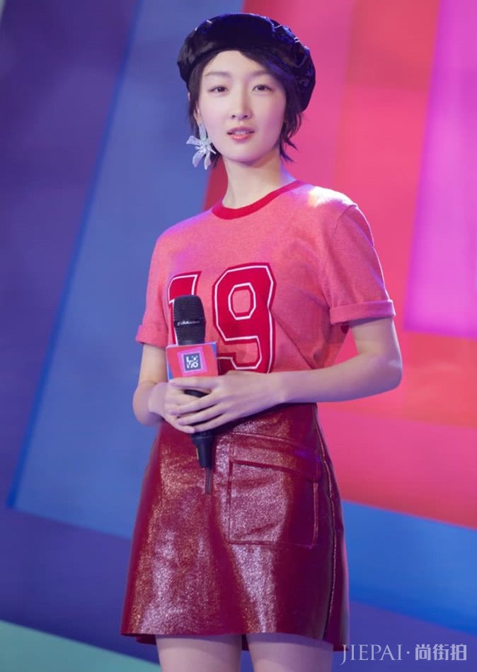 周冬雨有“冬瓜胯”的好吧,穿对礼服就是不一样