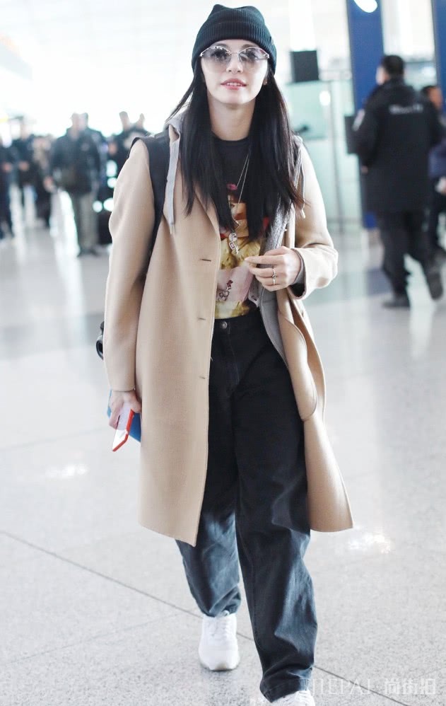 姚晨的“烟囱裤”超显瘦，130斤都可以不用怕！