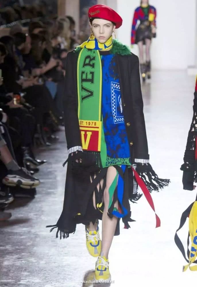 这几条围巾也太惊喜了 承包了今冬的时髦感