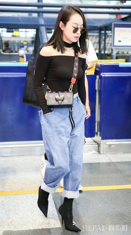 宋茜这条“胖胖裤”穿对了,光看腿完全看不出有90斤,太瘦了!