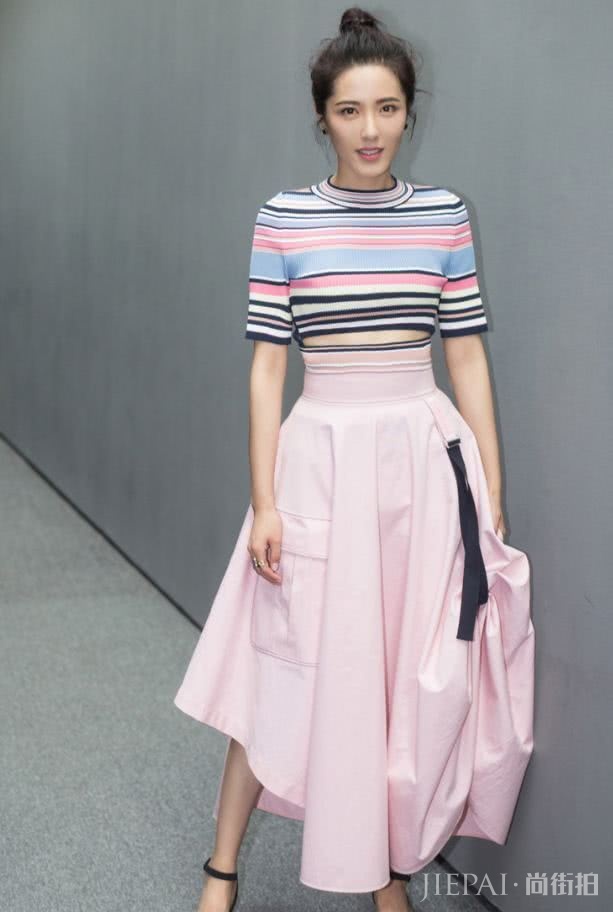 曾黎一双“芭比鞋”透露少女心,谁还不是个精致女孩!