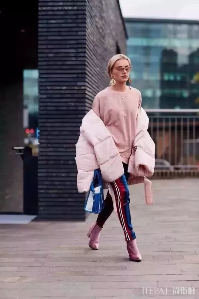 羽绒服搭配阔腿裤 今年冬季最时尚保暖的CP