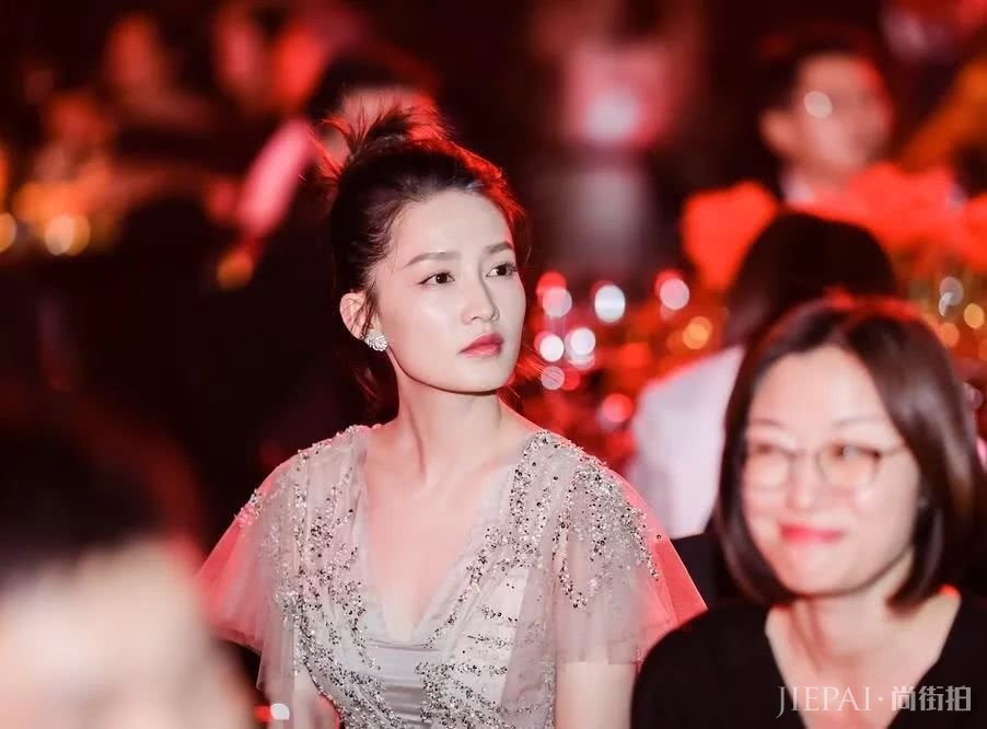 仍在行走着的李沁