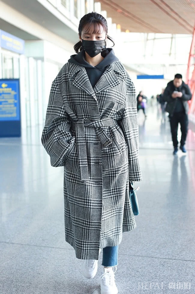 想在人群中脱颖而出?怎么能少了系带大衣