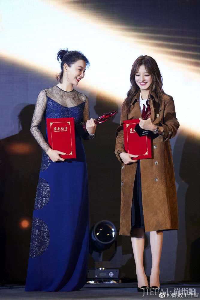 陈数剪摩卡波波头实力减龄,看起来如同20岁少女一样